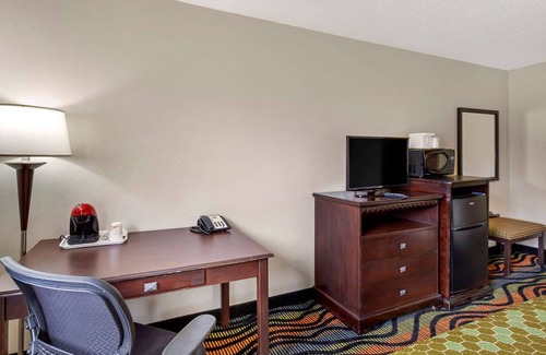 Oconto Hotel | Econo Lodge Inn & Suites Oconto