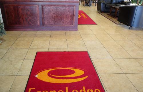Kearney Hotel | Econo Lodge Inn & Suites