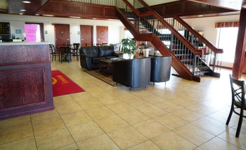 Kearney Hotel | Econo Lodge Inn & Suites