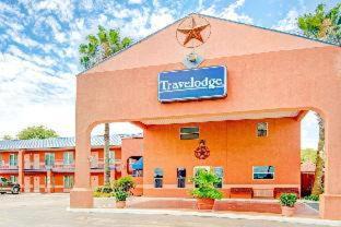 Southside Hotel | Econo Lodge Inn & Suites Near Lackland AFB