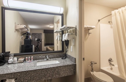 Jasper Hotel | Econo Lodge Jasper