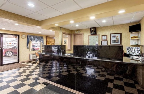 Morgantown Cabin | Econo Lodge Morgantown