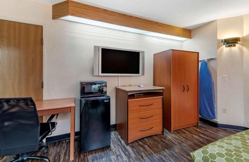 Briargate Cabin | Econo Lodge North Academy