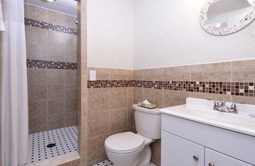Rochester Hotel | Econo Lodge Rochester I-90 & I-390
