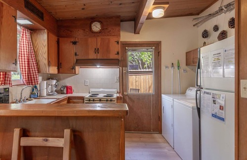 Kings Beach Cabin | Economical Kings Beach Cabin with Garage - Walk to Beach “The Raccoon Shanty”