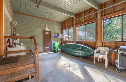 Kings Beach Cabin | Economical Kings Beach Cabin with Garage - Walk to Beach “The Raccoon Shanty”