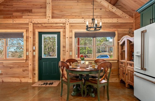Hendersonville Cabin | Ecusta Trailhead Cabin