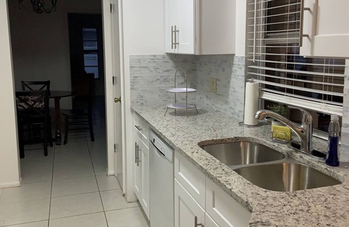 Fort Myers House | Ed & Hilda's Centrally located, Spacious and Relaxing Retreat