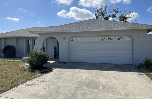 Fort Myers House | Ed & Hilda's Centrally located, Spacious and Relaxing Retreat