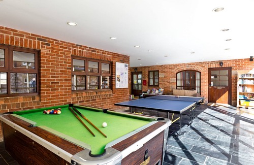 Knockerdown Apartment | Edale Cottage With Shared Swimming Pool