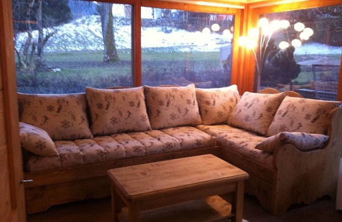 Morzine House | Edelweiss Room for 4 people Room and guest table