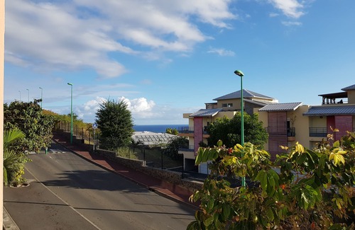Carosse Apartment | EDEN APPT, T2 standing 4 people, pool, sea view, St Gilles