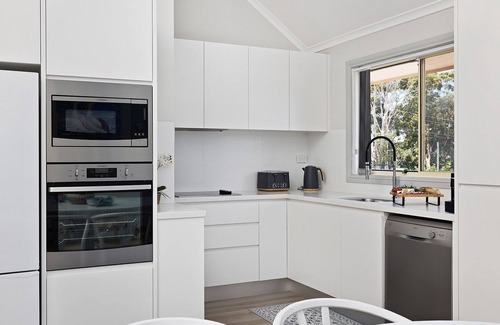 Soldiers Point House | Eden by the Bay – pet-friendly townhouse in Salamander Bay