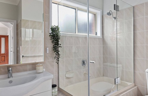 Soldiers Point House | Eden by the Bay – pet-friendly townhouse in Salamander Bay