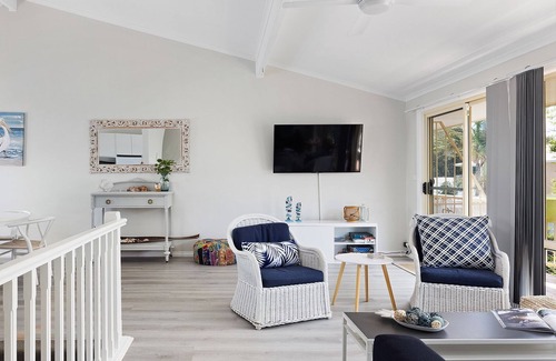 Soldiers Point House | Eden by the Bay – pet-friendly townhouse in Salamander Bay