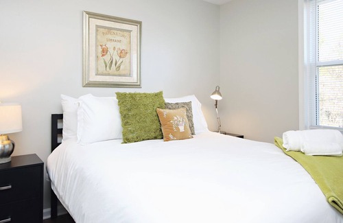 Belmont Apartment | Eden - perfect stay in lower Belmont! Internal name: 1301 B Knoll Street