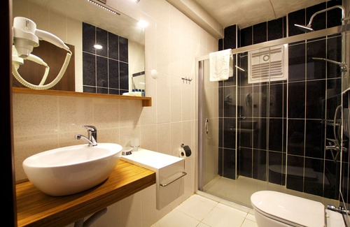 Turunc Hotel | Eden Pyara Hotel is entertain guests in a warm family atmosphere in Turunc