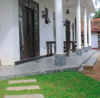 Mirissa Bed & Breakfast | Eden Roc Guest Inn