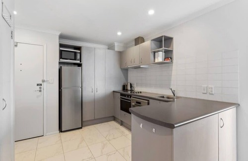 Eden Terrace Apartment | Eden Terrace 2 Bedroom Free Parking I Zodiak Stays