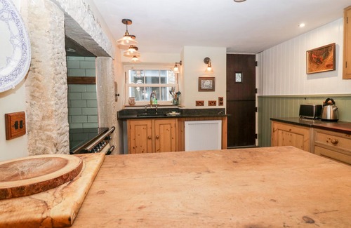 Duddon Valley Cottage | EDEN VALE, pet friendly, with hot tub in Broughton-In-Furness