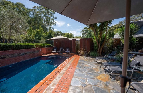 Yarra Glen House | Eden Yarra Valley Accommodation Flexible options 6-10 bedrooms, up to 30 guests