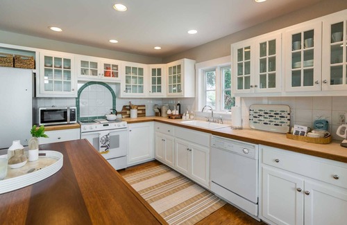Edgartown House | Edgartown Compound with Pool & Guest Cottage