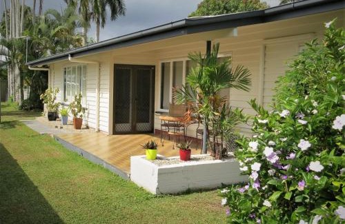 Edge Hill House | Edge Hill Clean & Green Cairns, 7 Minutes from the Airport, 7 Minutes to Cairns CBD & Reef Fleet Terminal