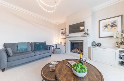 Bowness-on-Windermere Cottage | Edge Mere Apartment - sleeps 4 guests in 2 bedrooms