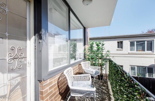 Saint Kilda South Apartment | Edge of Elwood - Unwind in Style by St Kilda Beach