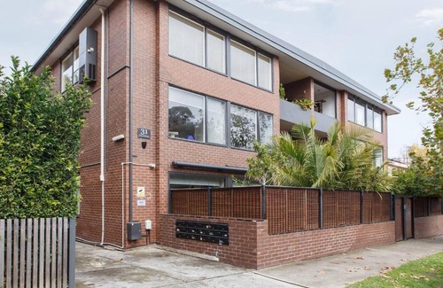 Saint Kilda South Apartment | Edge of Elwood - Unwind in Style by St Kilda Beach