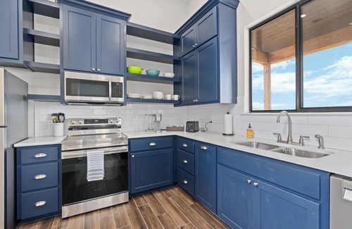 Fredericksburg House | Edge of Main 2- Vineyard Views!