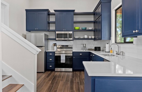 Fredericksburg House | Edge of Main 2- Vineyard Views!