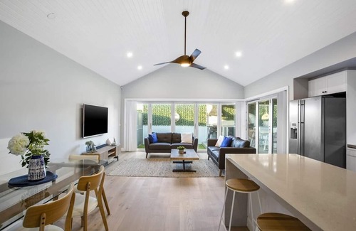 Clifton Springs House | Edge Water Luxury Living by the Sea