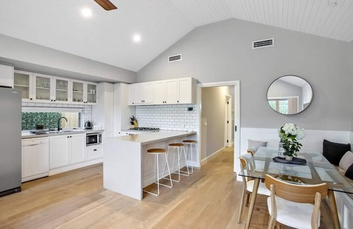 Clifton Springs House | Edge Water Luxury Living by the Sea