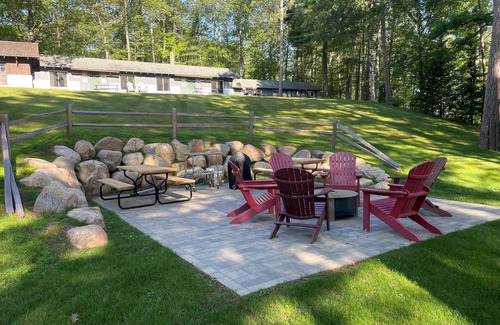 Minocqua Cottage | EdgeWater 1, Lake Front Suite
