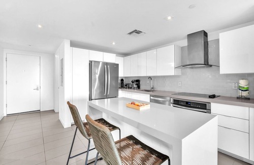 Town Square Condo | Edgewater Chic 1BR + Den Sleeps Like 2BR Amazing Views 1.5 Bath