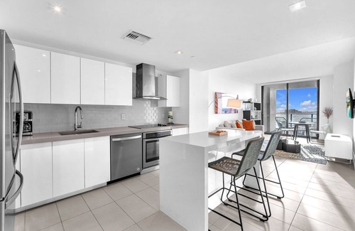Town Square Condo | Edgewater Chic 1BR + Den Sleeps Like 2BR Amazing Views 1.5 Bath