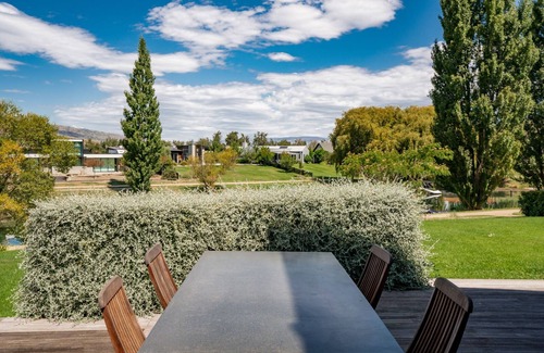 Lowburn House | Edgewater Escape - Cromwell Holiday Home