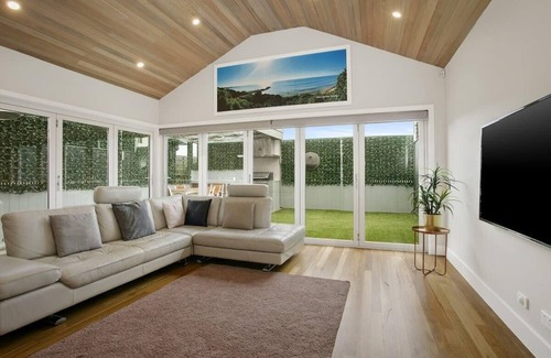Clifton Springs House | Edgewater Luxury living By the sea
