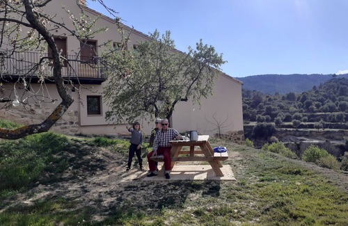 Belmonte de San Jose House | Edificio con Taller y Patio Interior, a los Márgenes de un Acogedor Pueblo