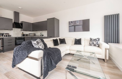 Leith Apartment | Edinburgh City Centre | Main Entrance | Entire Aprt | 4Bedroom | Newly Remodeled