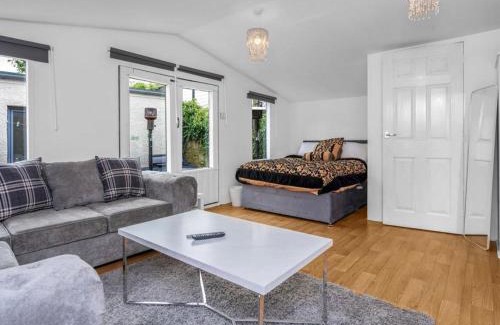 Blackburn Cabin | Edinburgh Guest Room