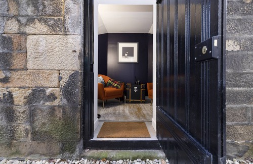 Ellemford Apartment | Edinburgh Luxury Apartment- The Matisse Suite
