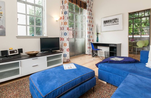 Bonnington Apartment | Edinburgh - very central - 2 double beds sleeps 4, free parking, patio, quiet