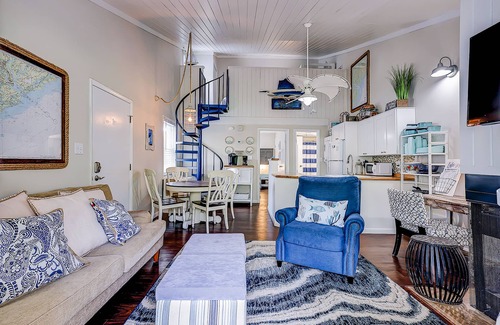 Ocean Ridge Condo | Edisto Island condo with private balcony, AC, & washer/dryer - near beach
