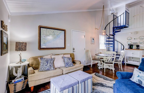 Ocean Ridge Condo | Edisto Island condo with private balcony, AC, & washer/dryer - near beach