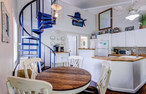 Ocean Ridge Condo | Edisto Island condo with private balcony, AC, & washer/dryer - near beach