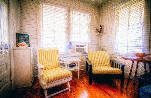 Llano House | EDIT 4,000+sf house, 4 bedrooms (2 masters), 3 and 1/2 bath, sleeps 8-10