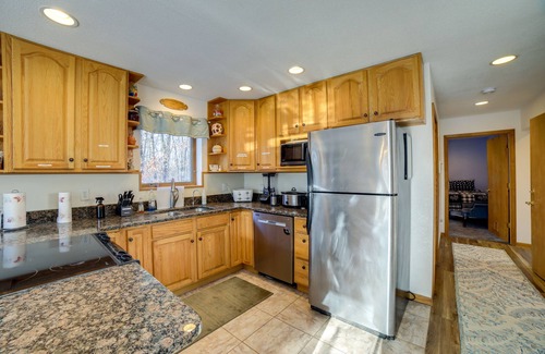 Edmore House | Edmore Escape: Cozy Cabin Retreat w/Fireplace!