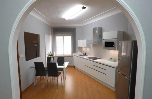 Centro Comercial Apartment | Eduardo Lucena 5, Alcázar